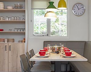 Comfortabele slaapkamer in Coldenhove 8-persoons bungalow, Eerbeek, Veluwe met tweepersoonsbed.