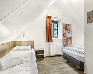 Toegankelijke badkamer met inloopdouche in Coldenhove 6-persoons bungalow, Eerbeek, Veluwe.