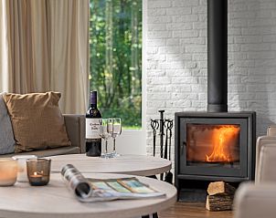 Eetgedeelte Coldenhove bungalow 8C1, Eerbeek, met moderne inrichting.