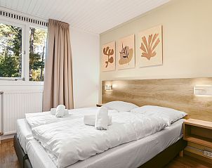 Coldenhove bungalow 8C1, Eerbeek, slaapkamer met twee eenpersoonsbedden.