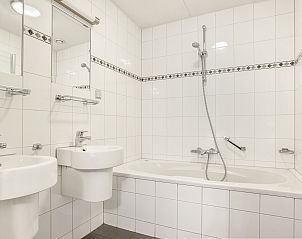 Badkamer met sauna in Coldenhove 6-persoons bungalow 6L, Eerbeek, Veluwe.