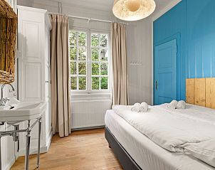 Coldenhove chalet in Eerbeek met slaapkamer en uitzicht op de groene Veluwe omgeving.