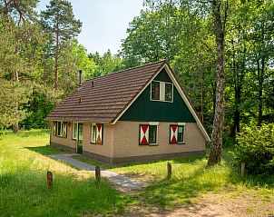 Eethoek en keuken in Coldenhove 8-persoons vakantiehuis, Eerbeek, Veluwe, Gelderland.