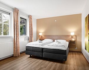 Gezellige slaapkamer in Coldenhove bungalow, Eerbeek, Veluwe met tweepersoonsbed.