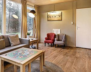 Moderne keuken in Rabbit Hill 4-persoons kinderbungalow in Nieuw Milligen, Veluwe, met uitzicht op de omliggende natuur.