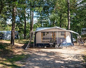 Rabbit Hill campingplaats C16 in Nieuw Milligen, Veluwe met stacaravan en omringende natuur.