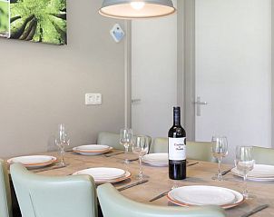 Stijlvolle eetruimte in Rabbit Hill 6B met moderne inrichting, Nieuw Milligen.