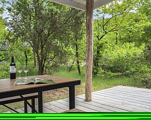 Moderne keuken en eetruimte in Rabbit Hill stacaravan, gelegen in de Veluwe, Nieuw Milligen.