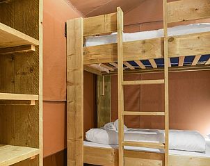 Stapelbed in Rabbit Hill safaritent, Nieuw Milligen, Veluwe, ideaal voor kinderen en gezinnen.