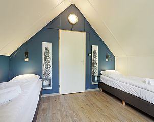 Volledig uitgeruste keuken in Rabbit Hill 8-persoons bungalow 8C, Nieuw Milligen, Veluwe, met moderne apparatuur en veel lichtinval.