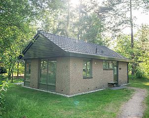 Eetgedeelte in 4-persoons bungalow Rabbit Hill, Nieuw Milligen, Veluwe.