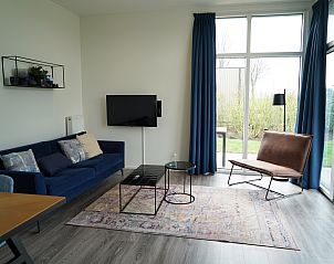 Chalet in Nijkerk woonkamer met comfortabele zitruimte, Veluwe.