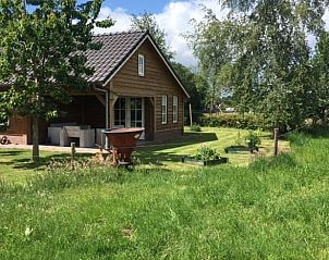 Huisje in Nijkerk, vakantiehuis met weelderige tuin in de Veluwe, Gelderland, perfect voor natuurliefhebbers.