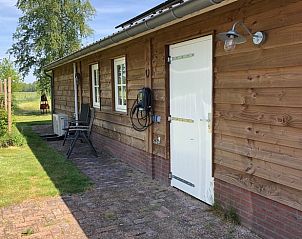 Zijaanzicht van Huisje in Nijkerk, vakantiehuis in Nijkerk, Veluwe, met landelijke charme.