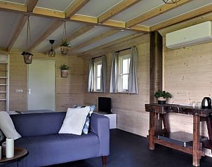 Woonkamer in Huisje in Nijkerk, vakantiehuis in Nijkerk, Veluwe, met comfortabele inrichting.