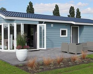 Exclusif 4 vakantiehuis in Nijkerk, Veluwe, Gelderland met modern terras en groene omgeving.