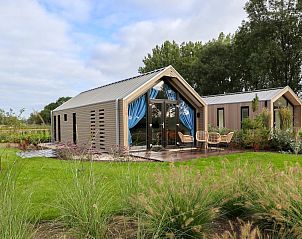 Beach House 4 in Nijkerk, Veluwe, Gelderland, vakantiehuis met moderne architectuur en groene tuin, ideaal voor natuurliefhebbers.