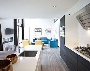 Open keuken en leefruimte in Vakantiehuis Cube Magnifique 10, Nijkerk, Veluwe.