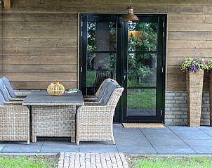 Gezellig terras bij Vakantiehuisje in Kootwijkerbroek, Veluwe, Gelderland.