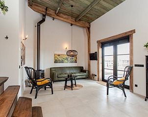 Lichte woonkamer in Vakantiehuisje in Kootwijkerbroek, Veluwe, Gelderland.