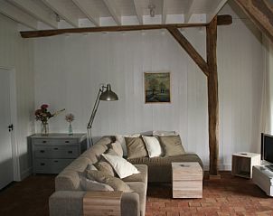 Gezellige woonkamer van Huisje in Hierden met rustieke elementen, Veluwe, Gelderland.