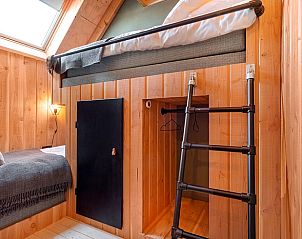 Knusse slaapkamer met stapelbed in Huisje in Veessen, vakantiehuis op de Veluwe in Gelderland.