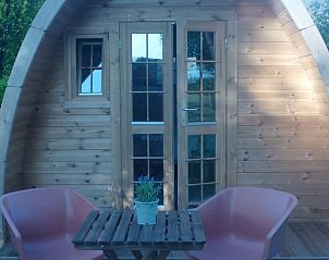 Charmant houten vakantiehuisje in Terschuur, Veluwe, met gezellige zitplaatsen.