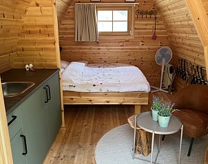 Knusse binnenruimte van Vakantiehuisje in Terschuur, Veluwe, met comfortabel interieur.