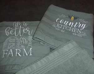 Stijlvolle keukenhanddoeken in Vakantiehuisje in Terschuur, Veluwe, voor een landelijke sfeer.