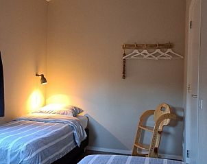 Tweede slaapkamer van Robbenoort 101, de Zeearend, vakantiehuis in Lauwersoog, Groningen met twee eenpersoonsbedden.