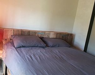Gezellige slaapkamer met stapelbed in Huisje in Uithuizen, vakantiehuis in Noordoost Groningen, perfect voor een ontspannen verblijf.