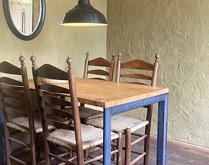 Eetkamer in Vakantiehuis in Overschild, perfect voor familiediners in Groningen.