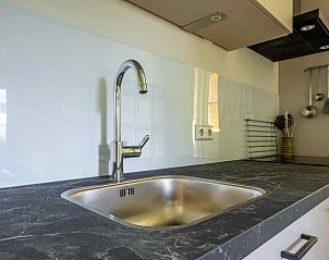 Schlafzimmer mit klassischer Einrichtung im Ferienhaus GR032, Lauwersoog, Nordwest Groningen.