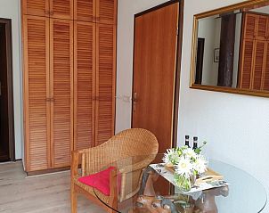 Rustieke inrichting in Vakantiehuisje in Vriescheloo, Zuidoost Groningen met houten accenten.