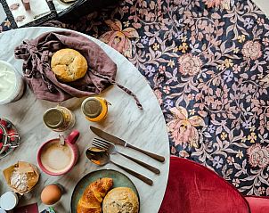 Heerlijk ontbijt geserveerd in Vakantiehuis in Bellingwolde, Zuidoost Groningen.