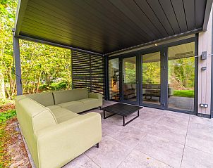 Overdekte veranda bij de Vrijstaande woning in Sellingen, vakantiehuis in Zuidoost Groningen.