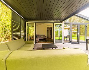 Luxe binnenruimte van de Vrijstaande woning in Sellingen, vakantiehuis in Groningen met comfortabele zitplek.