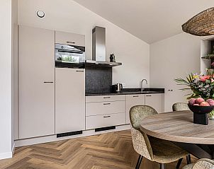 Keukenblad met koffiezetapparaat in de Vrijstaande woning in Sellingen, vakantiehuis in Zuidoost Groningen.