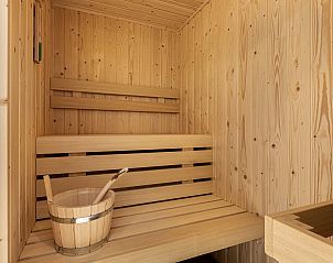 Moderne douche in de Vrijstaande woning in Sellingen, vakantiehuis in Groningen met luxe afwerking.