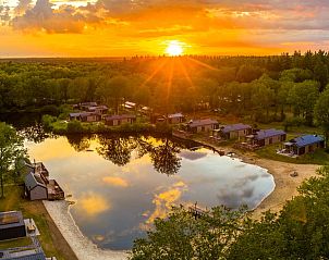 Wateractiviteiten bij de Vrijstaande woning in Sellingen, vakantiehuis in Groningen met paddleboarden.