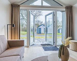 Uitzicht vanuit de woonkamer van de Vrijstaande woning in Sellingen, vakantiehuis in Zuidoost Groningen.