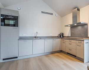 Keuken met strakke afwerking in de Vrijstaande woning in Sellingen, vakantiehuis in Zuidoost Groningen.