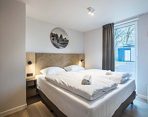 Hoofdslaapkamer in de Vrijstaande woning in Sellingen, vakantiehuis in Zuidoost Groningen met groot bed.