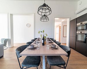 Gedekte eettafel in de vrijstaande woning in Sellingen voor gezellige diners in Zuidoost Groningen, Groningen.