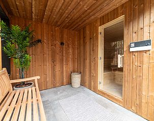 Gezellige sauna in Vrijstaande woning in Sellingen met houten interieur in Groningen.