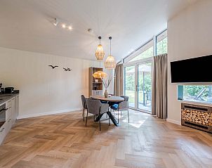 Eetkamer in Vrijstaande woning in Sellingen, Zuidoost Groningen met veel daglicht.