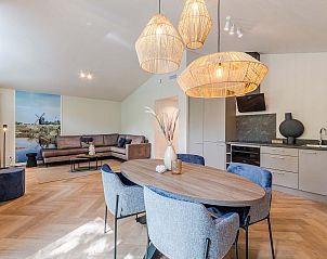 Stijlvolle eetkamer in Vrijstaande woning in Sellingen, Zuidoost Groningen, ideaal voor vakanties.