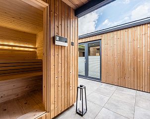 Binnenkant van sauna in vakantiehuis Sellingen, Groningen, ideaal voor wellness.