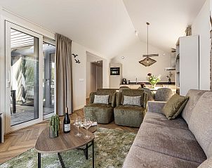 Stijlvolle binnenruimte van Vrijstaande woning in Sellingen, Zuidoost Groningen. Comfortabele vakantiehuis met moderne inrichting en terras.