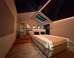 Binnenruimte van vrijstaande woning in Sellingen met stijlvolle keuken en zithoek in Zuidoost Groningen, Groningen.